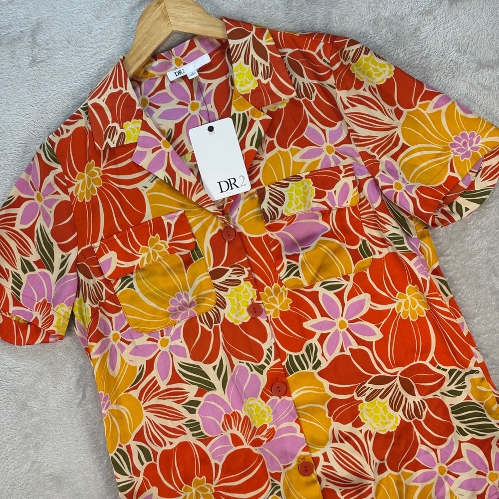 NWT‎ DR2 Women's Floral Print Short Sleeve Button Down Shirt Size Small